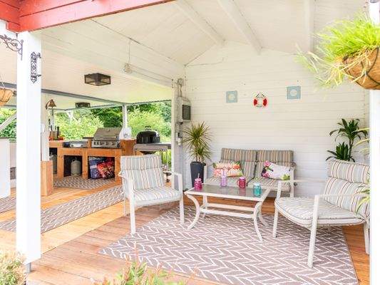 Außenküche mit Pizzaofen