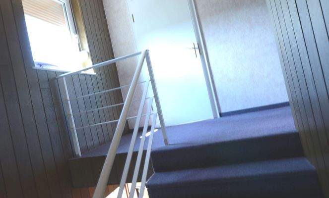 Treppe ins Erdgeschoss.JPG