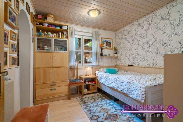 Haupthaus-Schlafzimmer mit separater Ankleide EG 