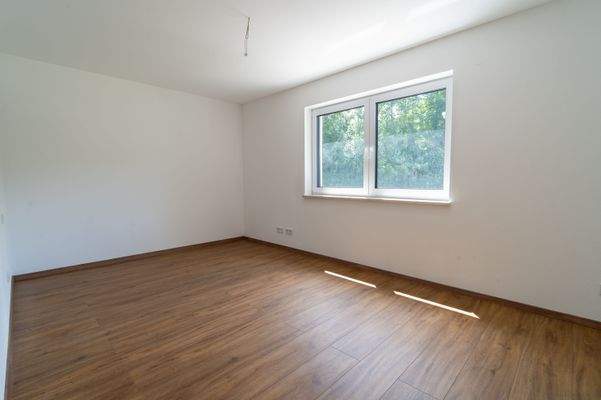 Schlafzimmer 1. OG.jpg