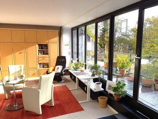 Lichtdurchfluteter Wohnraum