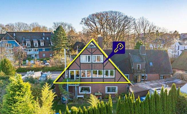 Großzügige Wohnung vom Obergeschoss bis in den Spitzboden