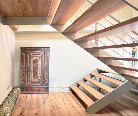 elegant gestaltetes Treppenhaus