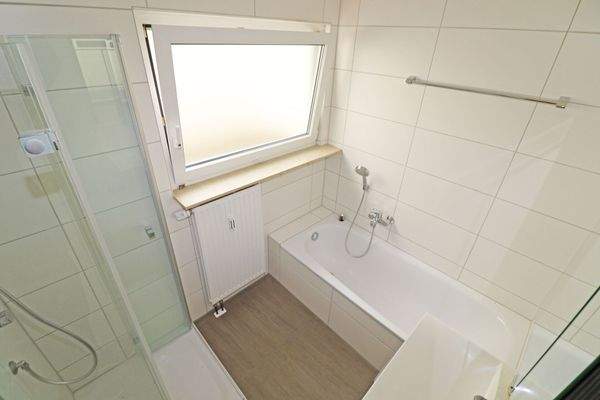 Erdgeschoss: Badezimmer