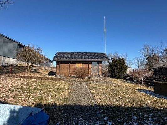 Garten mit Gartenhütte