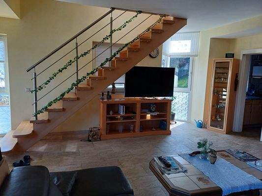 Wohn-/Essbereich mit Aufgang zum Schlafbereich