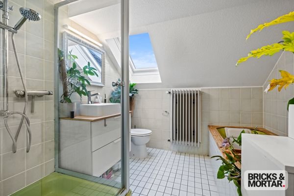Hauptgebäude DG-Bad