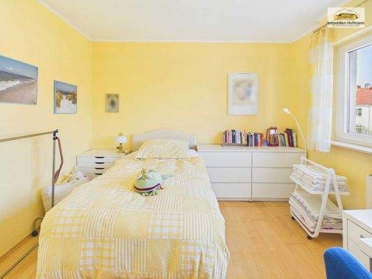 Freundliches Kinderzimmer – perfekt als Spiel-, Schlaf- oder Rückzugsbereich