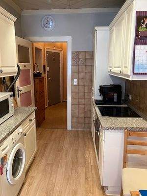 Küche Blick zum Flur.jpg