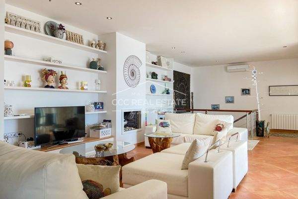 Wohnzimmer mit Kamin