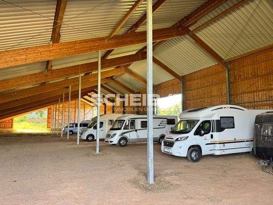 Stützenreihe aus Stahl