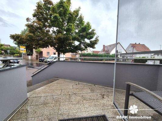 kleine Terrasse/Treppenabgang