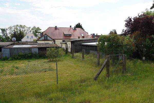 weitläufige Grünflächen