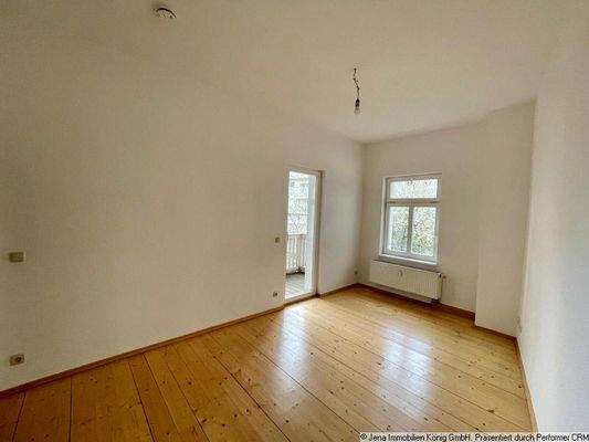 Zimmer mit Zugang zum Balkon