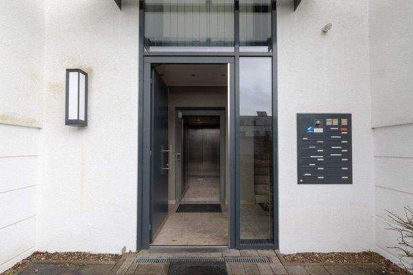 Barrierefreier Zugang bis in den Fahrstuhl.jpg