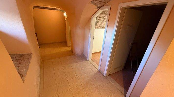 Gang zu Lager & Umkleide