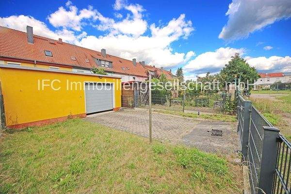 Grundstück (hintere Zufahrt)