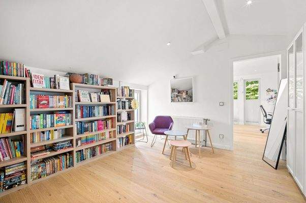Bibliothek im Dachgeschoss