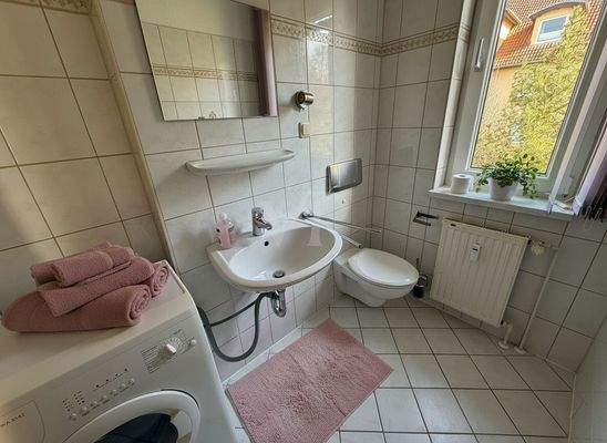 Gäste WC mit Waschmaschinenanschluss