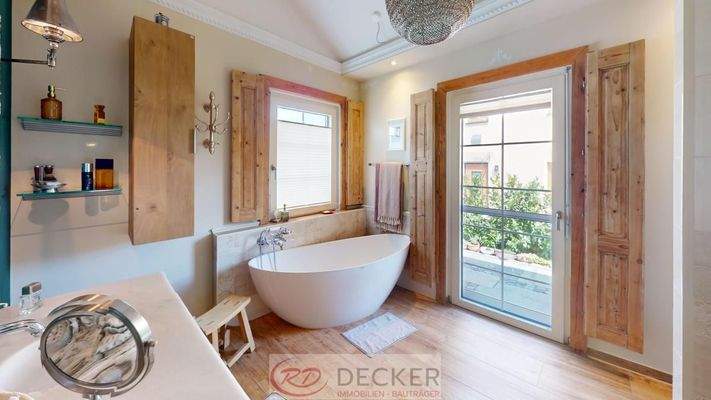 Bad mit freistehender Wanne