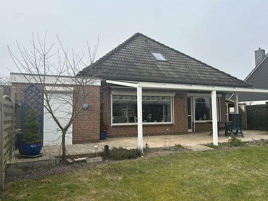 Seitliche Hausansicht