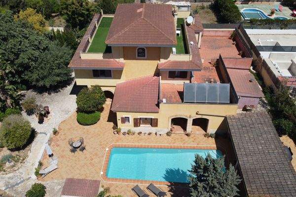 Außenansicht und Pool