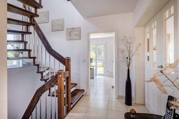 charmanter Dielenbereich vor der Treppe