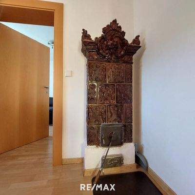 EG: Kachelofen Ess-/Wohnzimmer