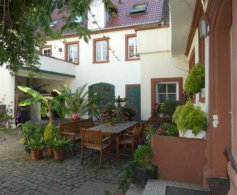 Gotischer, mediterraner Innenhof