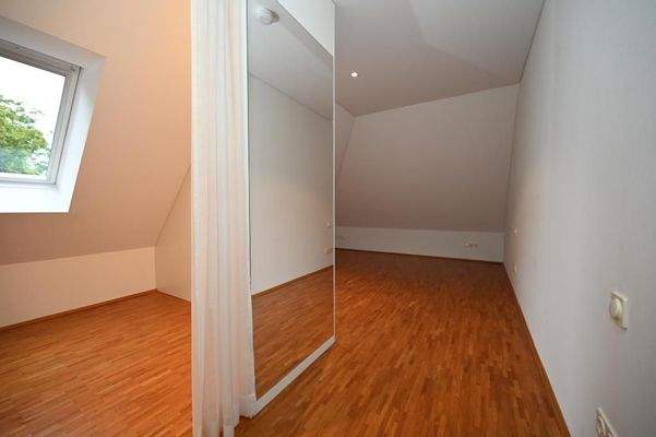 ...seperatem Ankleidezimmer