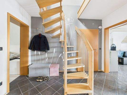 Flur / Diele Dachgeschoss und Treppe in den Dachspeicher