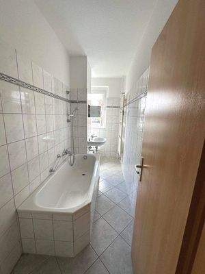 Badezimmer mit Wanne