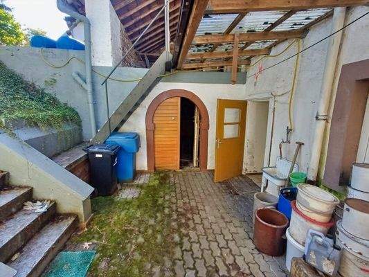 Innenhof mit Zugang Gewölbekeller