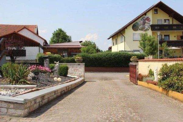 Einfahrt zum Grundstück