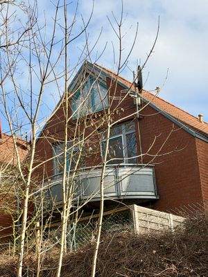 Rückansicht mit Balkon