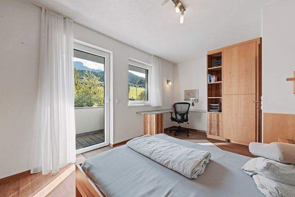 Kinderzimmer 1 mit Balkonzugang