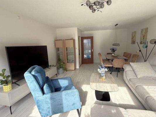 Wohnzimmer mit Essbereich