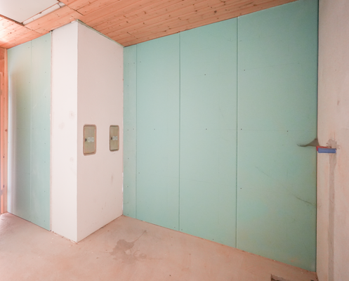 Badezimmer DG (2) (jetziger unausgebauter Originalzustand)