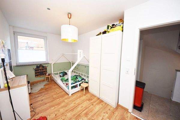 Schlafzimmer 2 von 4