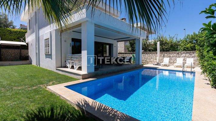 Detached Villa with Pool Close to Amenities in Alaçatı Çeşme