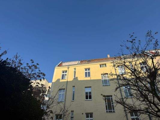 Vorderhaus mit Blick auf die Wohnung