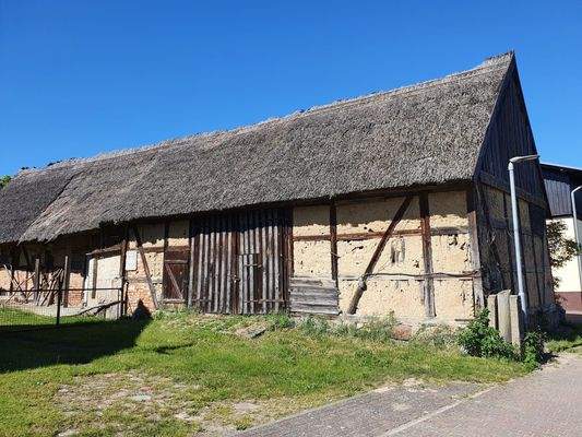 Reedachscheune Hofeinfahrt