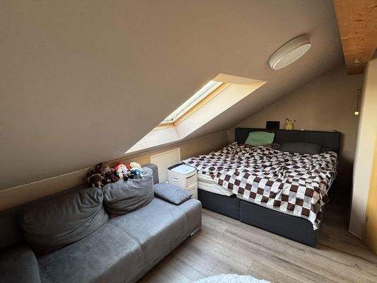 Dachgeschoss Zimmer (1/2)