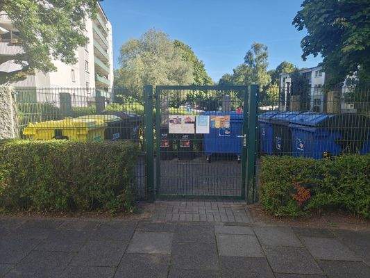 9038KC-22 Müllplatz