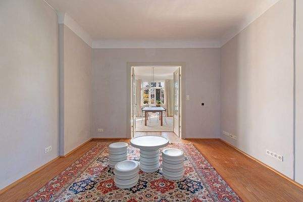 Stilvolle Räume mit Flügeltür