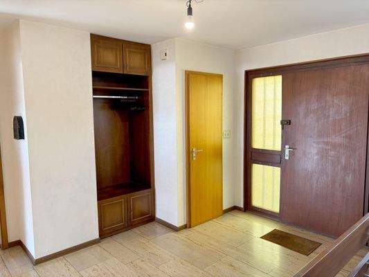 Großzügige Diele im EG