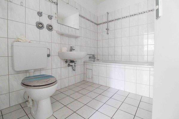 Badezimmer 2.OG Mitte rechts