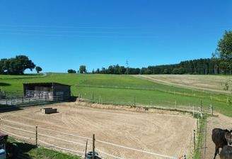 Reitplatz mit Koppeln