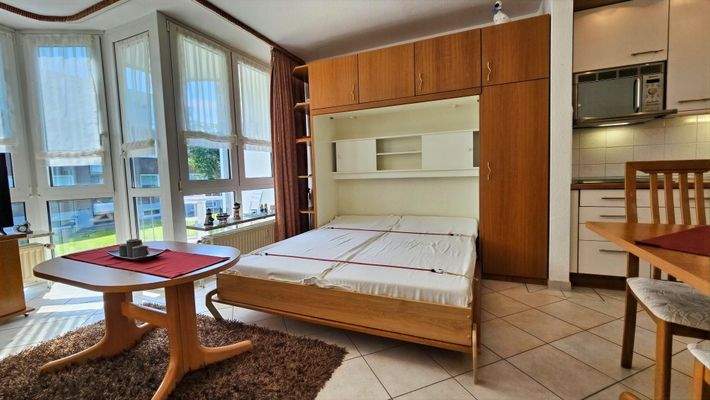 Doppelklappbett im Wohnzimmer