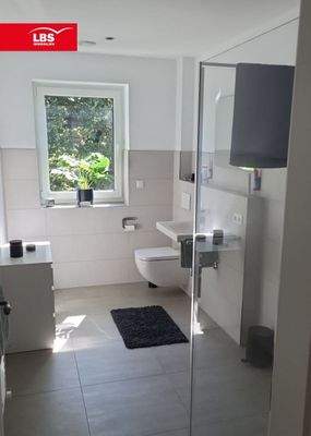 Zwei zusätzliche Bäder im OG